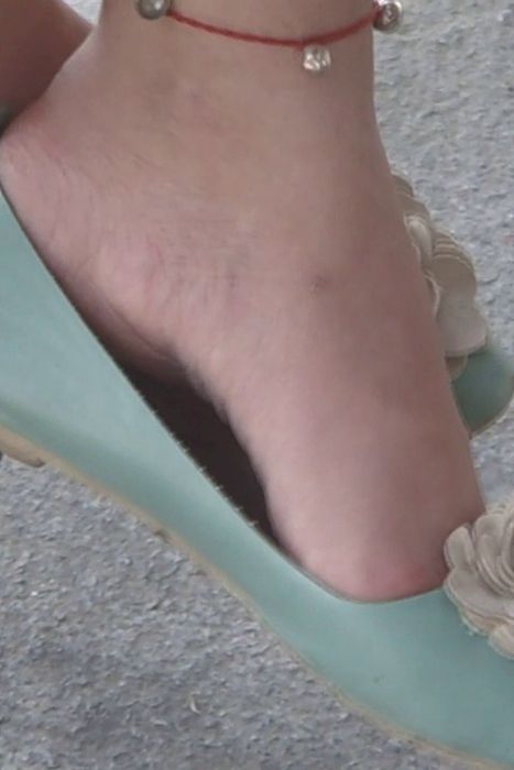 [赤足者高清视频]ID0087 裸足姑娘的脚丫露出