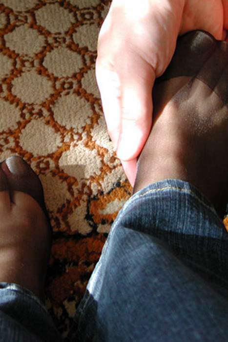 [feetweek性感高跟丝足诱惑]ID0006 2002 Female feet in male hands