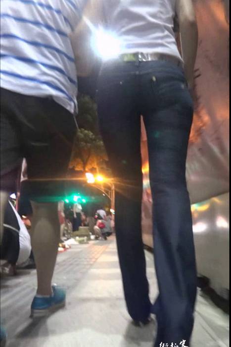 [街拍客视频]jx0205 黑色牛仔裤长腿少妇