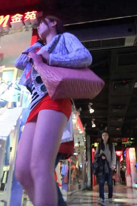 街拍视频00055超性感肉丝高跟少妇露出了袜跟很性