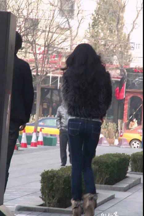 [街拍视频]00238性感美女长腿外面紧身裤紧裹